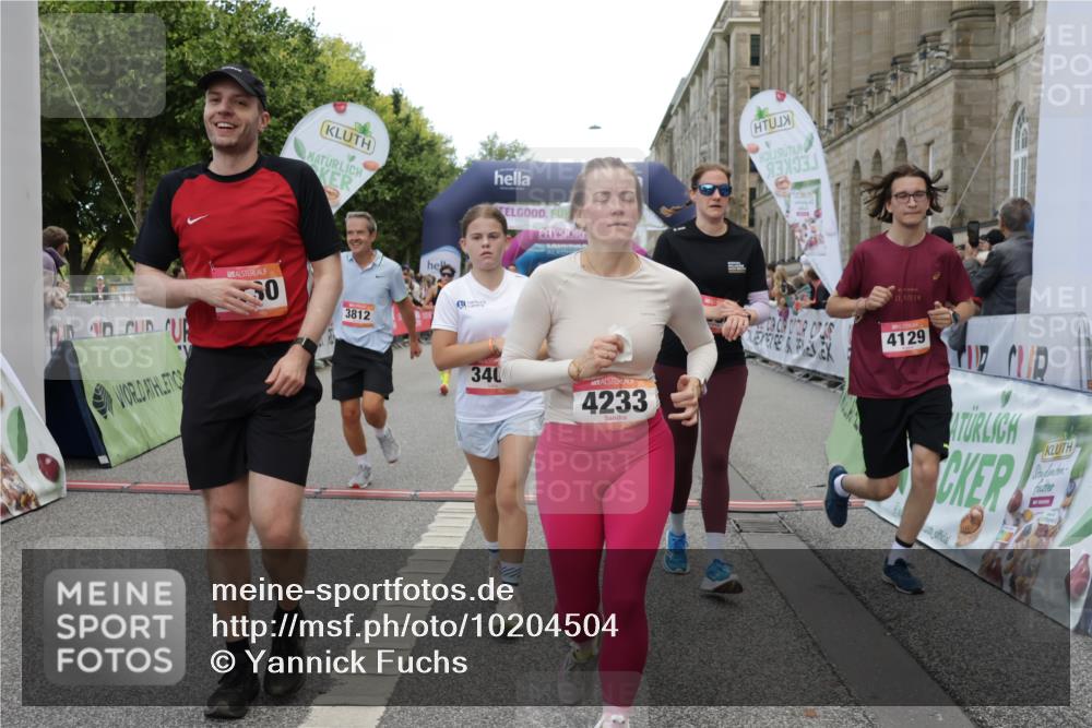 06.09.2026 - CURREX Alsterlauf Yannick Fuchs http://msf.ph/oto/10204504 06.09.2026 10:08:46 Ziel 2374, 2450, 2487, 2580, 3086, 3400, 3482, 3540, 3811, 3812, 3836, 4115, 4129, 4185, 4233, 4746, 5130, 5233, 5319, 5367, 5550, 5985, 8089 meine-sportfotos.de