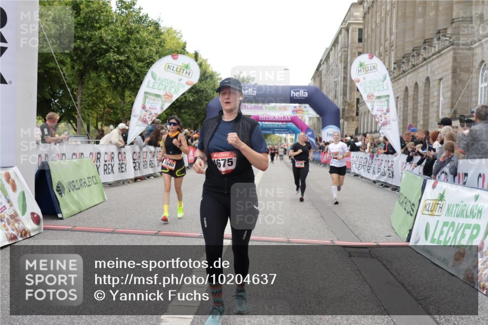 06.09.2026 - CURREX Alsterlauf Yannick Fuchs http://msf.ph/oto/10204637 06.09.2026 10:08:49 Ziel 2374, 2450, 2487, 2580, 3086, 3400, 3540, 3811, 3812, 4115, 4129, 4233, 4274, 4738, 4746, 5125, 5130, 5367, 5985, 8089 meine-sportfotos.de