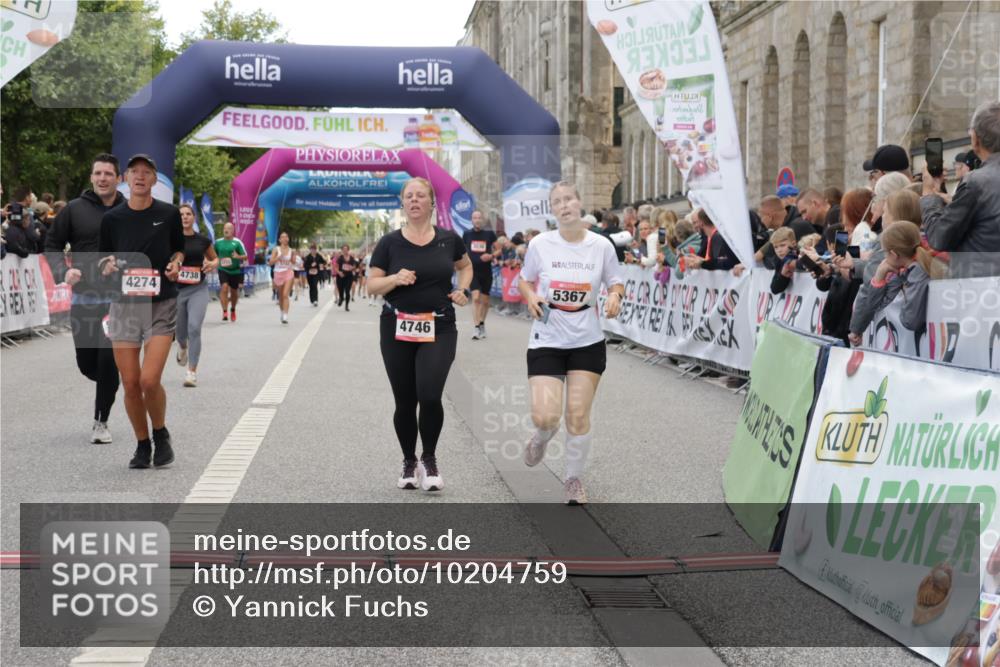 06.09.2026 - CURREX Alsterlauf Yannick Fuchs http://msf.ph/oto/10204759 06.09.2026 10:08:50 Ziel 2374, 2450, 2487, 3086, 3400, 3540, 3811, 3812, 4115, 4129, 4233, 4274, 4738, 4746, 5125, 5130, 5367, 5985, 8089 meine-sportfotos.de