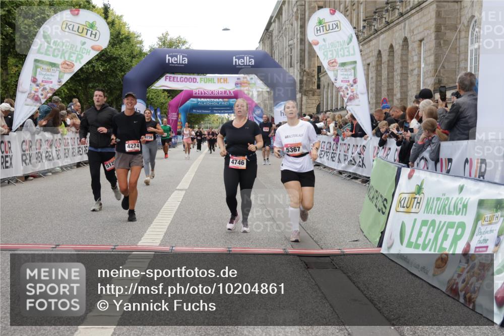 06.09.2026 - CURREX Alsterlauf Yannick Fuchs http://msf.ph/oto/10204861 06.09.2026 10:08:50 Ziel 2374, 2450, 2487, 3086, 3400, 3540, 3811, 3812, 4115, 4129, 4233, 4274, 4738, 4746, 5125, 5130, 5367, 5985, 8089 meine-sportfotos.de