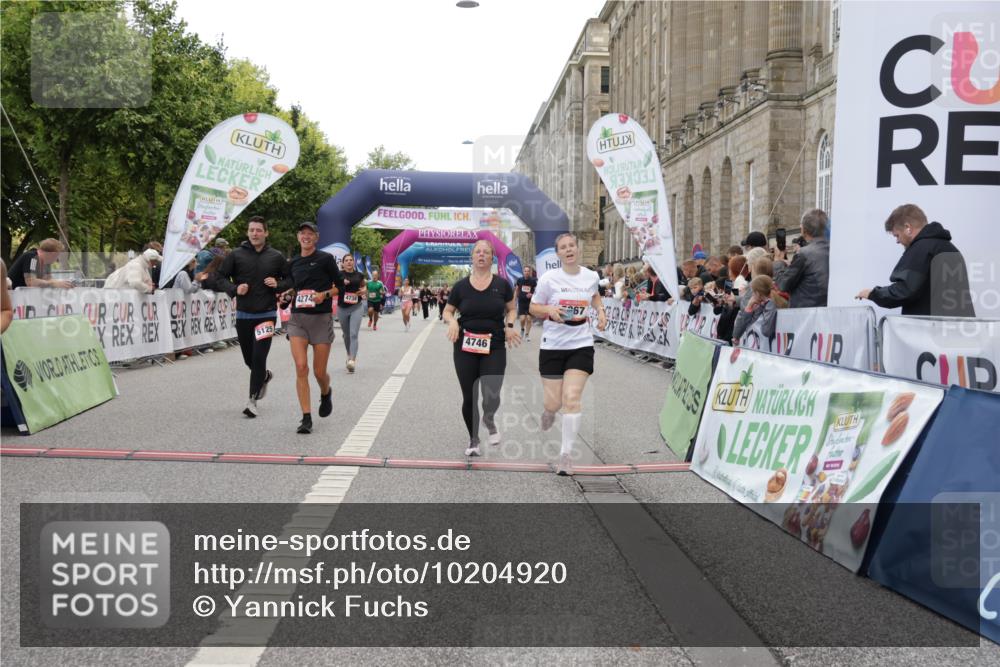 06.09.2026 - CURREX Alsterlauf Yannick Fuchs http://msf.ph/oto/10204920 06.09.2026 10:08:50 Ziel 2374, 2450, 2487, 3086, 3400, 3540, 3811, 3812, 4115, 4129, 4233, 4274, 4738, 4746, 5125, 5130, 5367, 5985, 8089 meine-sportfotos.de