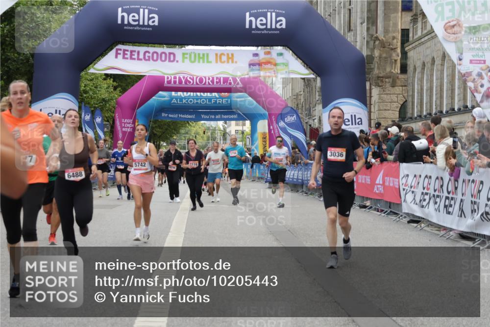 06.09.2026 - CURREX Alsterlauf Yannick Fuchs http://msf.ph/oto/10205443 06.09.2026 10:08:54 Ziel 2777, 3036, 3540, 3811, 3812, 4274, 4738, 4746, 5125, 5252, 5367, 5742, 6488 meine-sportfotos.de