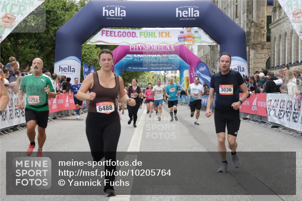 06.09.2026 - CURREX Alsterlauf Yannick Fuchs http://msf.ph/oto/10205764 06.09.2026 10:08:56 Ziel 2777, 3036, 3540, 4274, 4738, 4746, 5125, 5252, 5367, 5742, 6488 meine-sportfotos.de