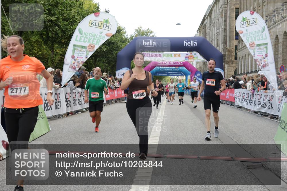 06.09.2026 - CURREX Alsterlauf Yannick Fuchs http://msf.ph/oto/10205844 06.09.2026 10:08:57 Ziel 2777, 3036, 4274, 4738, 4746, 5125, 5252, 5367, 5742, 6116, 6488, 8055 meine-sportfotos.de