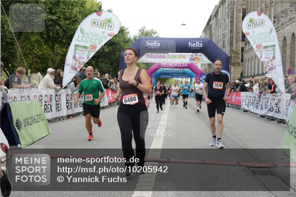 06.09.2026 - CURREX Alsterlauf Yannick Fuchs http://msf.ph/oto/10205942 06.09.2026 10:08:57 Ziel 2777, 3036, 4274, 4738, 4746, 5125, 5252, 5367, 5742, 6116, 6488, 8055 meine-sportfotos.de