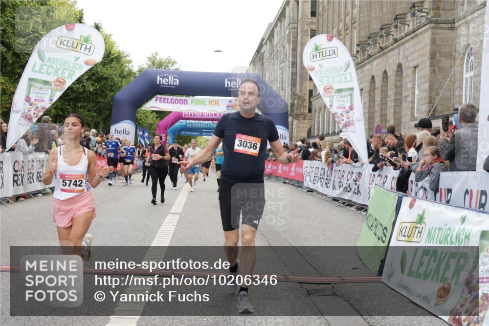 06.09.2026 - CURREX Alsterlauf Yannick Fuchs http://msf.ph/oto/10206346 06.09.2026 10:08:59 Ziel 2679, 2681, 2777, 3036, 4274, 4738, 5125, 5132, 5252, 5742, 6116, 6488, 8055 meine-sportfotos.de