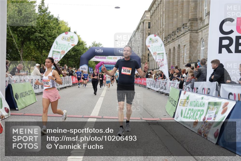 06.09.2026 - CURREX Alsterlauf Yannick Fuchs http://msf.ph/oto/10206493 06.09.2026 10:08:59 Ziel 2679, 2681, 2777, 3036, 4274, 4738, 5125, 5132, 5252, 5742, 6116, 6488, 8055 meine-sportfotos.de