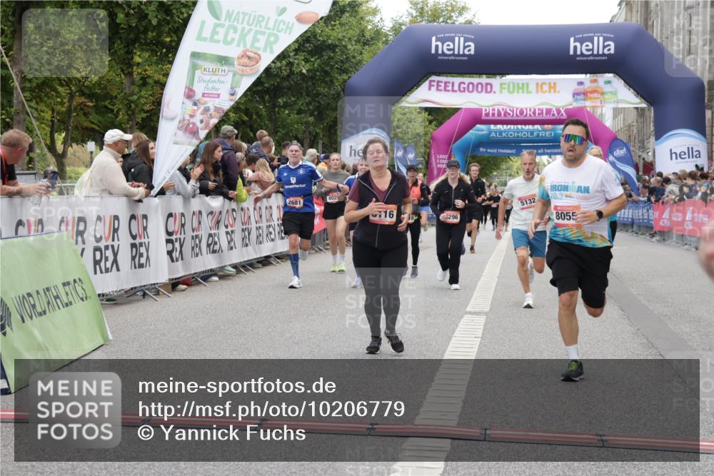 06.09.2026 - CURREX Alsterlauf Yannick Fuchs http://msf.ph/oto/10206779 06.09.2026 10:09:01 Ziel 2519, 2679, 2681, 2777, 3036, 4021, 4738, 5132, 5252, 5742, 5798, 6116, 6296, 6488, 8055 meine-sportfotos.de