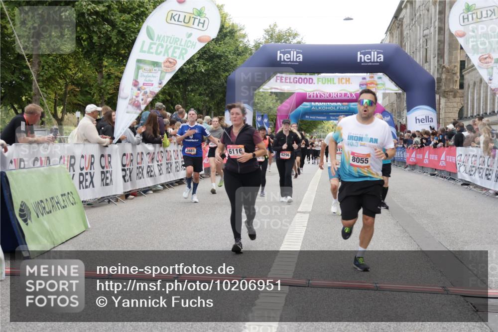 06.09.2026 - CURREX Alsterlauf Yannick Fuchs http://msf.ph/oto/10206951 06.09.2026 10:09:01 Ziel 2519, 2679, 2681, 2777, 3036, 4021, 4738, 5132, 5252, 5742, 5798, 6116, 6296, 6488, 8055 meine-sportfotos.de