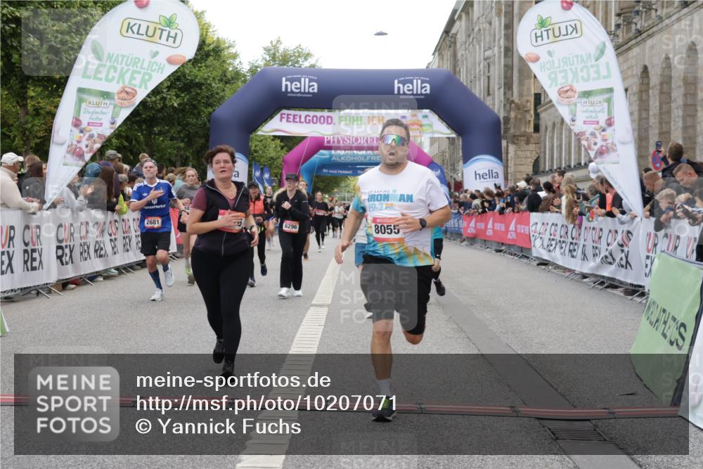 06.09.2026 - CURREX Alsterlauf Yannick Fuchs http://msf.ph/oto/10207071 06.09.2026 10:09:02 Ziel 2519, 2679, 2681, 2777, 3036, 4021, 5132, 5252, 5742, 5798, 6116, 6296, 6488, 8055 meine-sportfotos.de