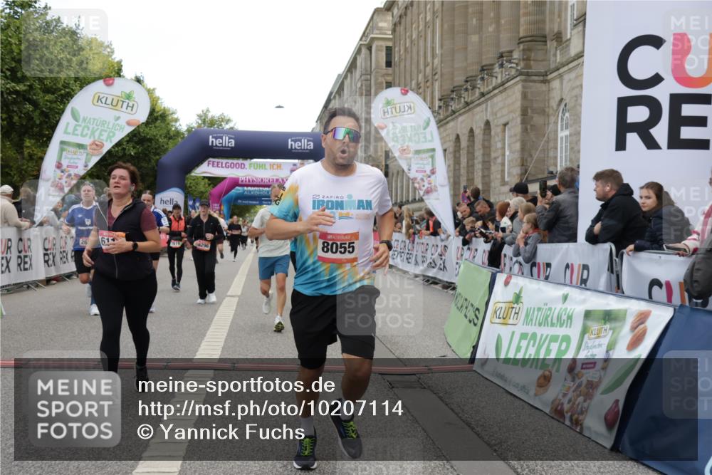 06.09.2026 - CURREX Alsterlauf Yannick Fuchs http://msf.ph/oto/10207114 06.09.2026 10:09:02 Ziel 2519, 2679, 2681, 2777, 3036, 4021, 5132, 5252, 5742, 5798, 6116, 6296, 6488, 8055 meine-sportfotos.de