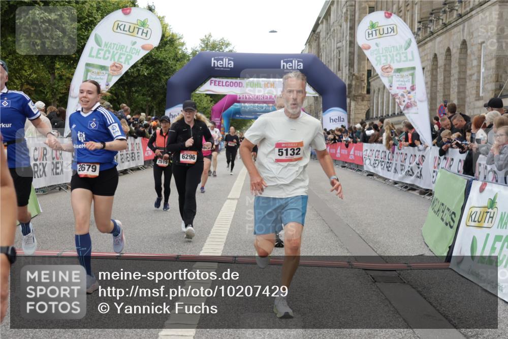 06.09.2026 - CURREX Alsterlauf Yannick Fuchs http://msf.ph/oto/10207429 06.09.2026 10:09:04 Ziel 2519, 2679, 2681, 3036, 4021, 5007, 5132, 5252, 5742, 5798, 6116, 6296, 6340, 6460, 6487, 6488, 8055 meine-sportfotos.de