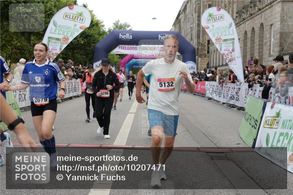 06.09.2026 - CURREX Alsterlauf Yannick Fuchs http://msf.ph/oto/10207471 06.09.2026 10:09:04 Ziel 2519, 2679, 2681, 3036, 4021, 5007, 5132, 5252, 5742, 5798, 6116, 6296, 6340, 6460, 6487, 6488, 8055 meine-sportfotos.de