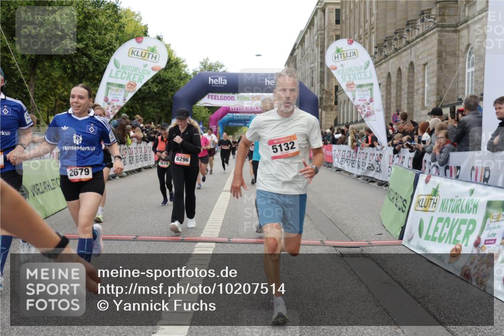 06.09.2026 - CURREX Alsterlauf Yannick Fuchs http://msf.ph/oto/10207514 06.09.2026 10:09:04 Ziel 2519, 2679, 2681, 3036, 4021, 5007, 5132, 5252, 5742, 5798, 6116, 6296, 6340, 6460, 6487, 6488, 8055 meine-sportfotos.de