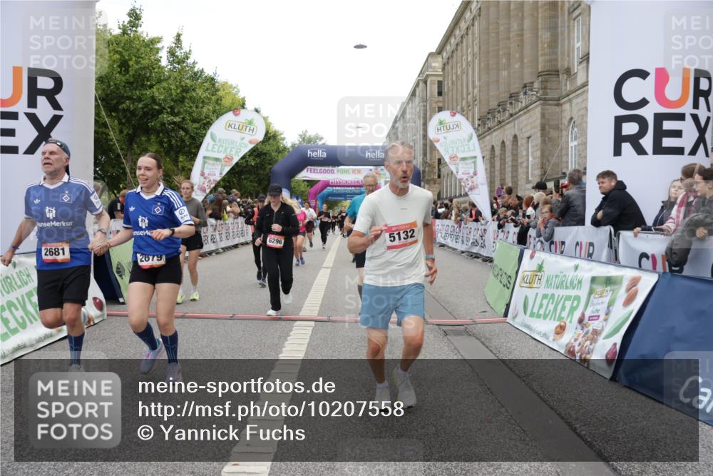 06.09.2026 - CURREX Alsterlauf Yannick Fuchs http://msf.ph/oto/10207558 06.09.2026 10:09:04 Ziel 2519, 2679, 2681, 3036, 4021, 5007, 5132, 5252, 5742, 5798, 6116, 6296, 6340, 6460, 6487, 6488, 8055 meine-sportfotos.de