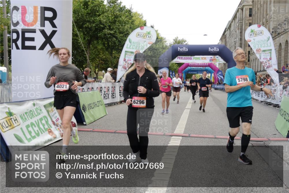 06.09.2026 - CURREX Alsterlauf Yannick Fuchs http://msf.ph/oto/10207669 06.09.2026 10:09:06 Ziel 2519, 2679, 2681, 3637, 4021, 5007, 5132, 5742, 5798, 5942, 6116, 6296, 6340, 6460, 6487, 8055 meine-sportfotos.de