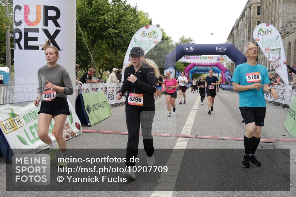 06.09.2026 - CURREX Alsterlauf Yannick Fuchs http://msf.ph/oto/10207709 06.09.2026 10:09:06 Ziel 2519, 2679, 2681, 3637, 4021, 5007, 5132, 5742, 5798, 5942, 6116, 6296, 6340, 6460, 6487, 8055 meine-sportfotos.de
