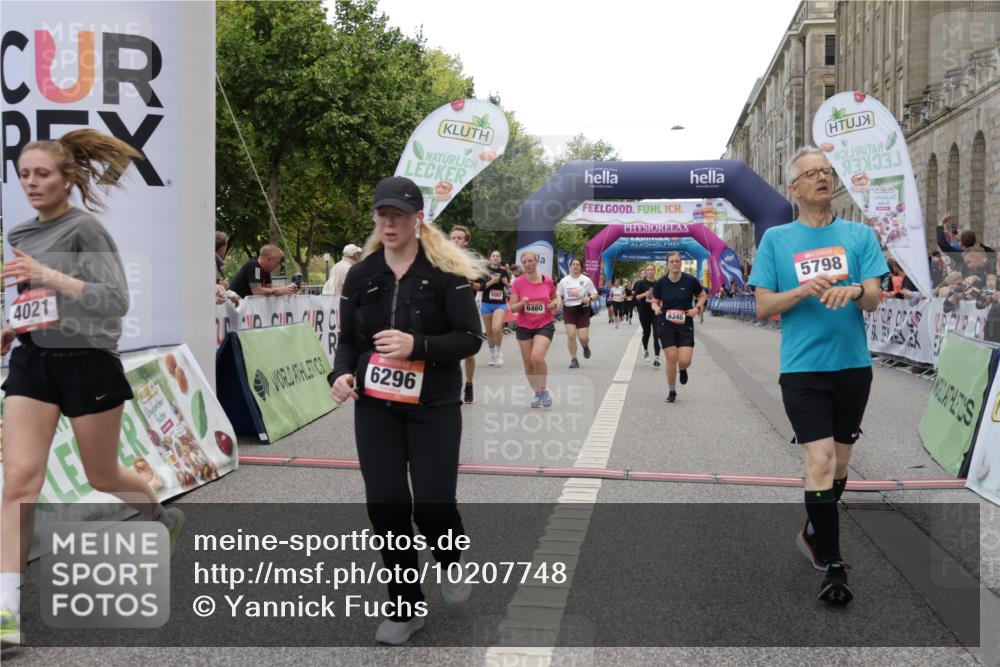 06.09.2026 - CURREX Alsterlauf Yannick Fuchs http://msf.ph/oto/10207748 06.09.2026 10:09:06 Ziel 2519, 2679, 2681, 3637, 4021, 5007, 5132, 5742, 5798, 5942, 6116, 6296, 6340, 6460, 6487, 8055 meine-sportfotos.de