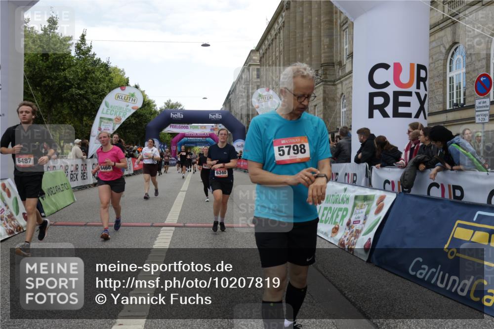 06.09.2026 - CURREX Alsterlauf Yannick Fuchs http://msf.ph/oto/10207819 06.09.2026 10:09:08 Ziel 2519, 2679, 2681, 3241, 3637, 4021, 5007, 5113, 5132, 5798, 5942, 6116, 6296, 6340, 6460, 6487, 8055 meine-sportfotos.de