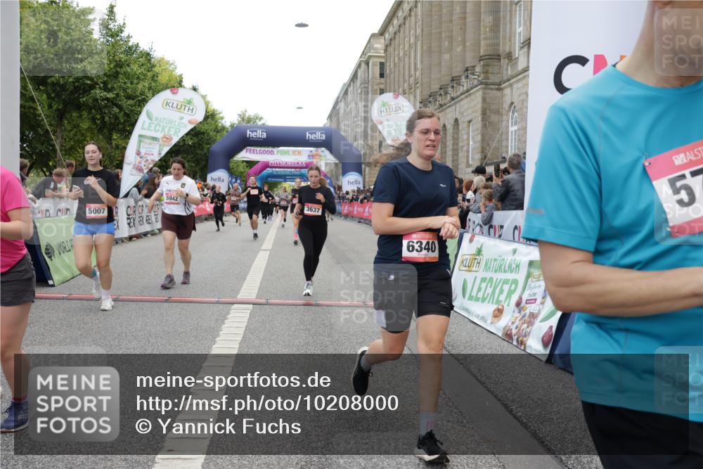 06.09.2026 - CURREX Alsterlauf Yannick Fuchs http://msf.ph/oto/10208000 06.09.2026 10:09:09 Ziel 2519, 2679, 2681, 3241, 3637, 4021, 5007, 5113, 5132, 5798, 5942, 6116, 6263, 6296, 6340, 6460, 6487, 8055 meine-sportfotos.de