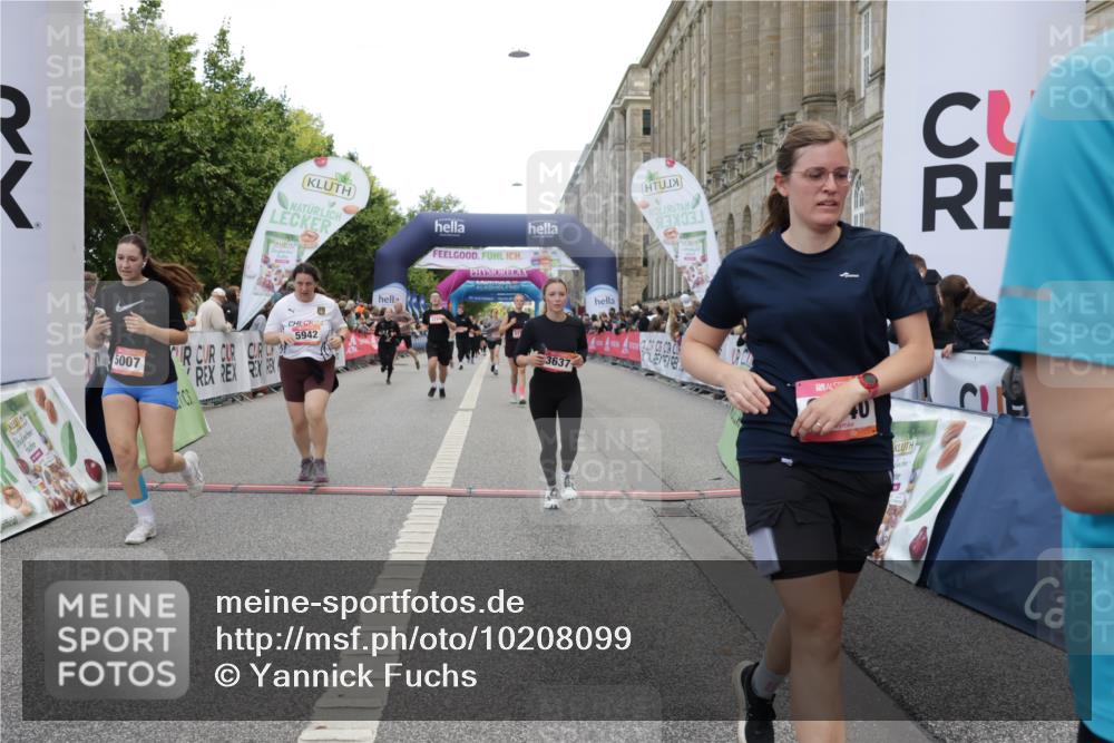 06.09.2026 - CURREX Alsterlauf Yannick Fuchs http://msf.ph/oto/10208099 06.09.2026 10:09:09 Ziel 2519, 2679, 2681, 3241, 3637, 4021, 5007, 5113, 5132, 5798, 5942, 6116, 6263, 6296, 6340, 6460, 6487, 8055 meine-sportfotos.de