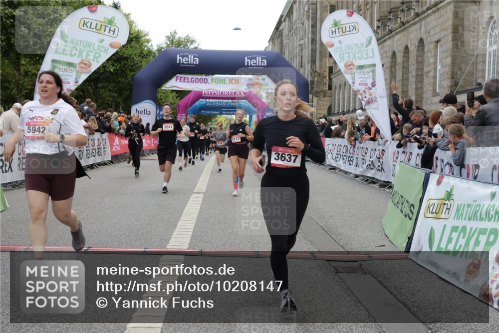 06.09.2026 - CURREX Alsterlauf Yannick Fuchs http://msf.ph/oto/10208147 06.09.2026 10:09:10 Ziel 2519, 2679, 2681, 3241, 3637, 4021, 5007, 5113, 5132, 5758, 5794, 5798, 5942, 6263, 6296, 6340, 6460, 6487 meine-sportfotos.de