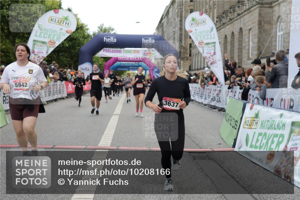 06.09.2026 - CURREX Alsterlauf Yannick Fuchs http://msf.ph/oto/10208166 06.09.2026 10:09:10 Ziel 2519, 2679, 2681, 3241, 3637, 4021, 5007, 5113, 5132, 5758, 5794, 5798, 5942, 6263, 6296, 6340, 6460, 6487 meine-sportfotos.de