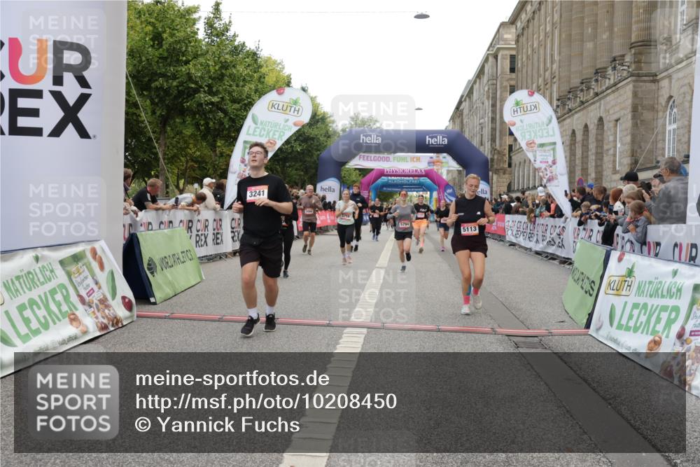 06.09.2026 - CURREX Alsterlauf Yannick Fuchs http://msf.ph/oto/10208450 06.09.2026 10:09:12 Ziel 2519, 3241, 3637, 4021, 5007, 5084, 5113, 5171, 5758, 5794, 5798, 5913, 5942, 6263, 6296, 6340, 6460, 6487, 8076 meine-sportfotos.de