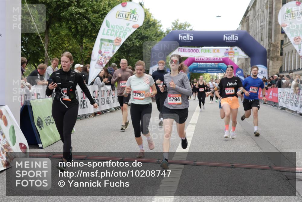 06.09.2026 - CURREX Alsterlauf Yannick Fuchs http://msf.ph/oto/10208747 06.09.2026 10:09:14 Ziel 3241, 3637, 5007, 5084, 5113, 5171, 5758, 5794, 5913, 5942, 6263, 6340, 6460, 6487, 8076 meine-sportfotos.de