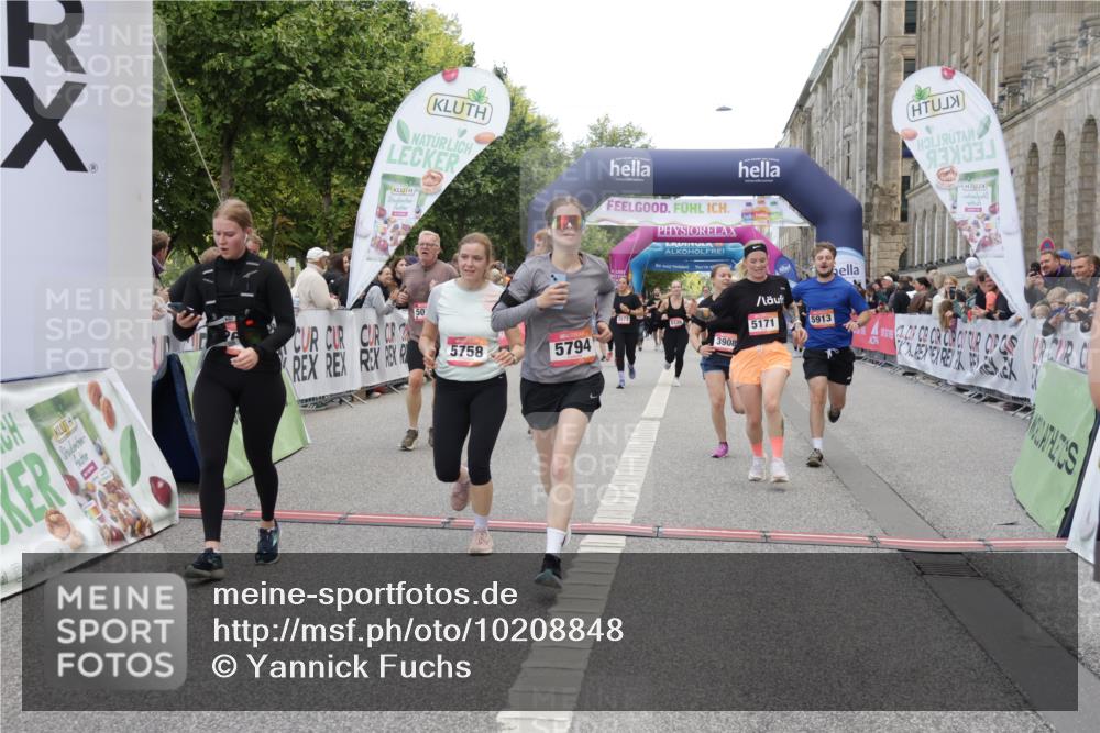 06.09.2026 - CURREX Alsterlauf Yannick Fuchs http://msf.ph/oto/10208848 06.09.2026 10:09:15 Ziel 2919, 3241, 3573, 3637, 5007, 5084, 5113, 5126, 5171, 5758, 5794, 5913, 5942, 6263, 6340, 6460, 6487, 8076 meine-sportfotos.de