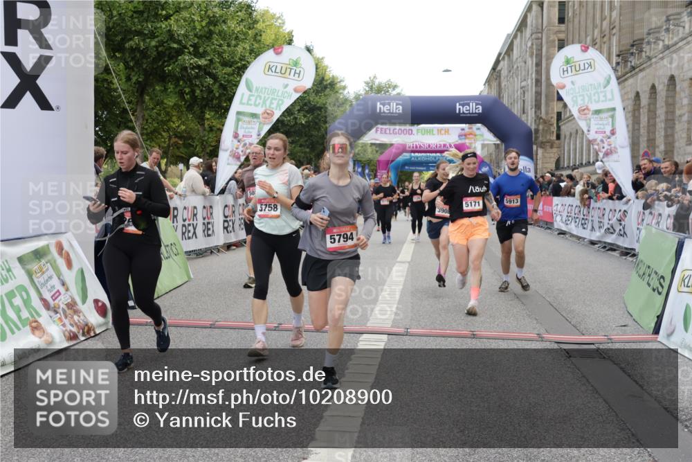 06.09.2026 - CURREX Alsterlauf Yannick Fuchs http://msf.ph/oto/10208900 06.09.2026 10:09:15 Ziel 2919, 3241, 3573, 3637, 5007, 5084, 5113, 5126, 5171, 5758, 5794, 5913, 5942, 6263, 6340, 6460, 6487, 8076 meine-sportfotos.de