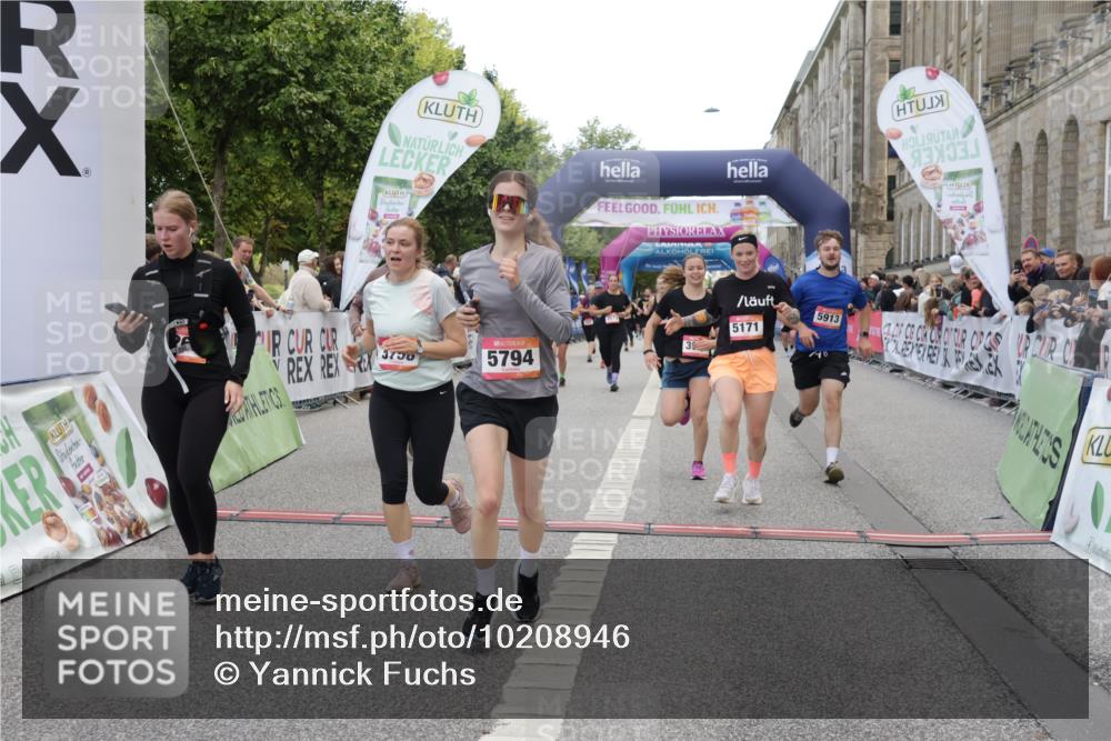 06.09.2026 - CURREX Alsterlauf Yannick Fuchs http://msf.ph/oto/10208946 06.09.2026 10:09:15 Ziel 2919, 3241, 3573, 3637, 5007, 5084, 5113, 5126, 5171, 5758, 5794, 5913, 5942, 6263, 6340, 6460, 6487, 8076 meine-sportfotos.de