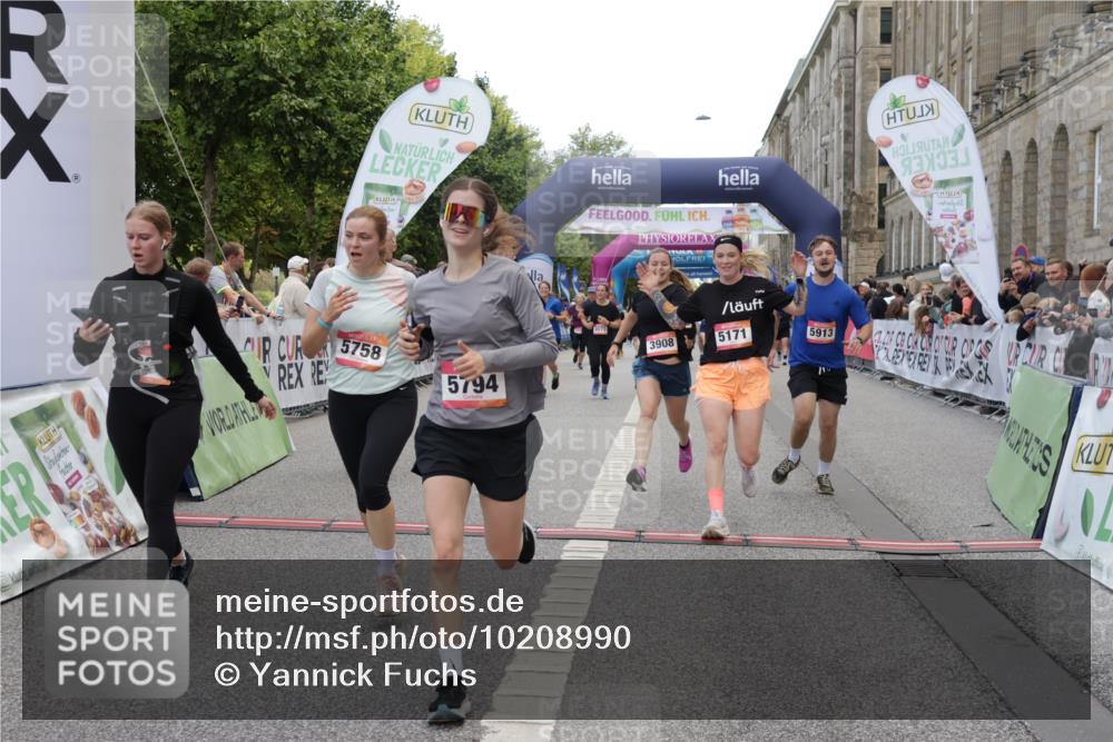 06.09.2026 - CURREX Alsterlauf Yannick Fuchs http://msf.ph/oto/10208990 06.09.2026 10:09:15 Ziel 2919, 3241, 3573, 3637, 5007, 5084, 5113, 5126, 5171, 5758, 5794, 5913, 5942, 6263, 6340, 6460, 6487, 8076 meine-sportfotos.de