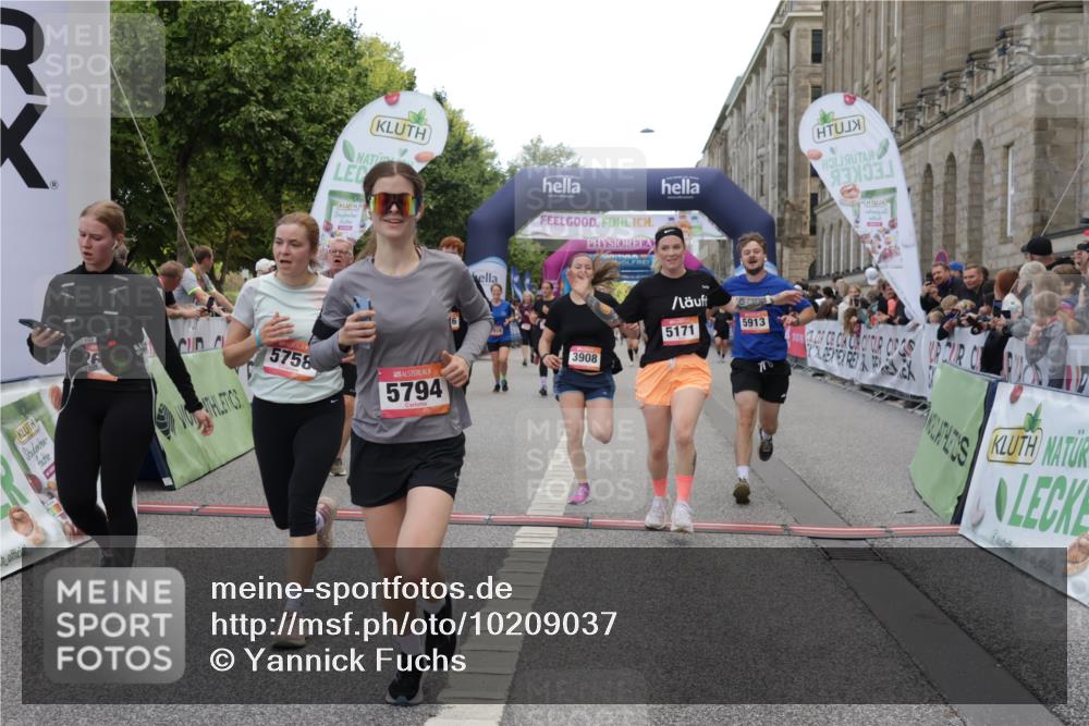 06.09.2026 - CURREX Alsterlauf Yannick Fuchs http://msf.ph/oto/10209037 06.09.2026 10:09:15 Ziel 2919, 3241, 3573, 3637, 5007, 5084, 5113, 5126, 5171, 5758, 5794, 5913, 5942, 6263, 6340, 6460, 6487, 8076 meine-sportfotos.de