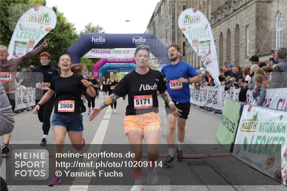 06.09.2026 - CURREX Alsterlauf Yannick Fuchs http://msf.ph/oto/10209114 06.09.2026 10:09:16 Ziel 2919, 3241, 3332, 3573, 3637, 5007, 5084, 5113, 5126, 5171, 5758, 5794, 5913, 5942, 6263, 8076 meine-sportfotos.de