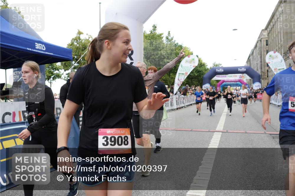 06.09.2026 - CURREX Alsterlauf Yannick Fuchs http://msf.ph/oto/10209397 06.09.2026 10:09:17 Ziel 2466, 2919, 3241, 3332, 3573, 3637, 5084, 5113, 5126, 5171, 5758, 5794, 5913, 5942, 6263, 8076 meine-sportfotos.de