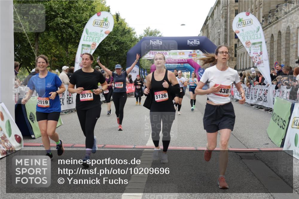 06.09.2026 - CURREX Alsterlauf Yannick Fuchs http://msf.ph/oto/10209696 06.09.2026 10:09:20 Ziel 2201, 2466, 2919, 3332, 3573, 4222, 4815, 5084, 5113, 5126, 5171, 5241, 5758, 5794, 5913, 6070, 6263, 8076, 8294 meine-sportfotos.de
