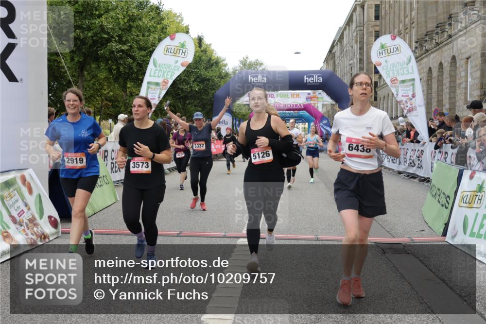 06.09.2026 - CURREX Alsterlauf Yannick Fuchs http://msf.ph/oto/10209757 06.09.2026 10:09:20 Ziel 2201, 2466, 2919, 3332, 3573, 4222, 4815, 5084, 5113, 5126, 5171, 5241, 5758, 5794, 5913, 6070, 6263, 8076, 8294 meine-sportfotos.de