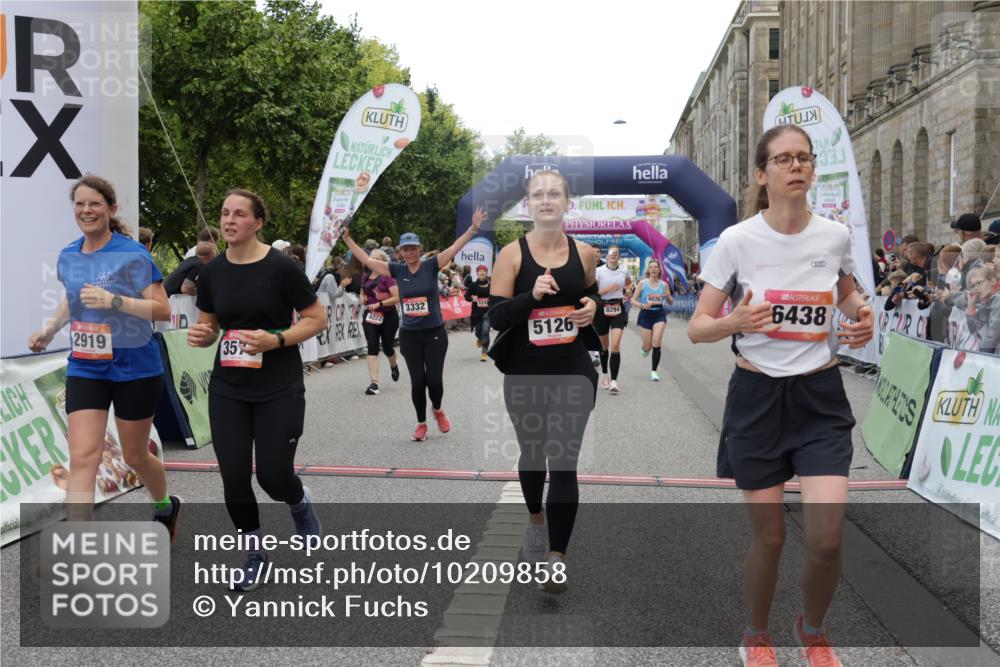 06.09.2026 - CURREX Alsterlauf Yannick Fuchs http://msf.ph/oto/10209858 06.09.2026 10:09:20 Ziel 2201, 2466, 2919, 3332, 3573, 4222, 4815, 5084, 5113, 5126, 5171, 5241, 5758, 5794, 5913, 6070, 6263, 8076, 8294 meine-sportfotos.de