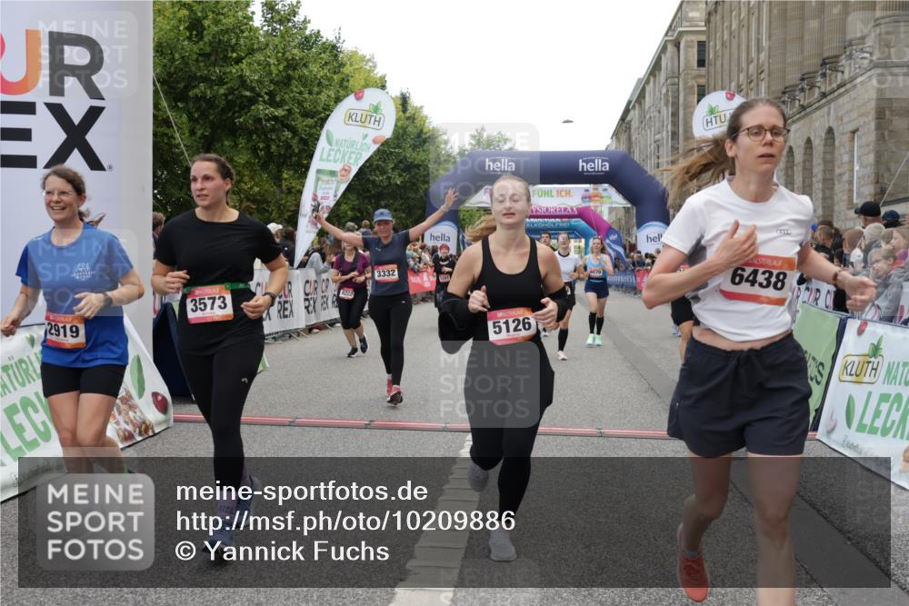 06.09.2026 - CURREX Alsterlauf Yannick Fuchs http://msf.ph/oto/10209886 06.09.2026 10:09:20 Ziel 2201, 2466, 2919, 3332, 3573, 4222, 4815, 5084, 5113, 5126, 5171, 5241, 5758, 5794, 5913, 6070, 6263, 8076, 8294 meine-sportfotos.de