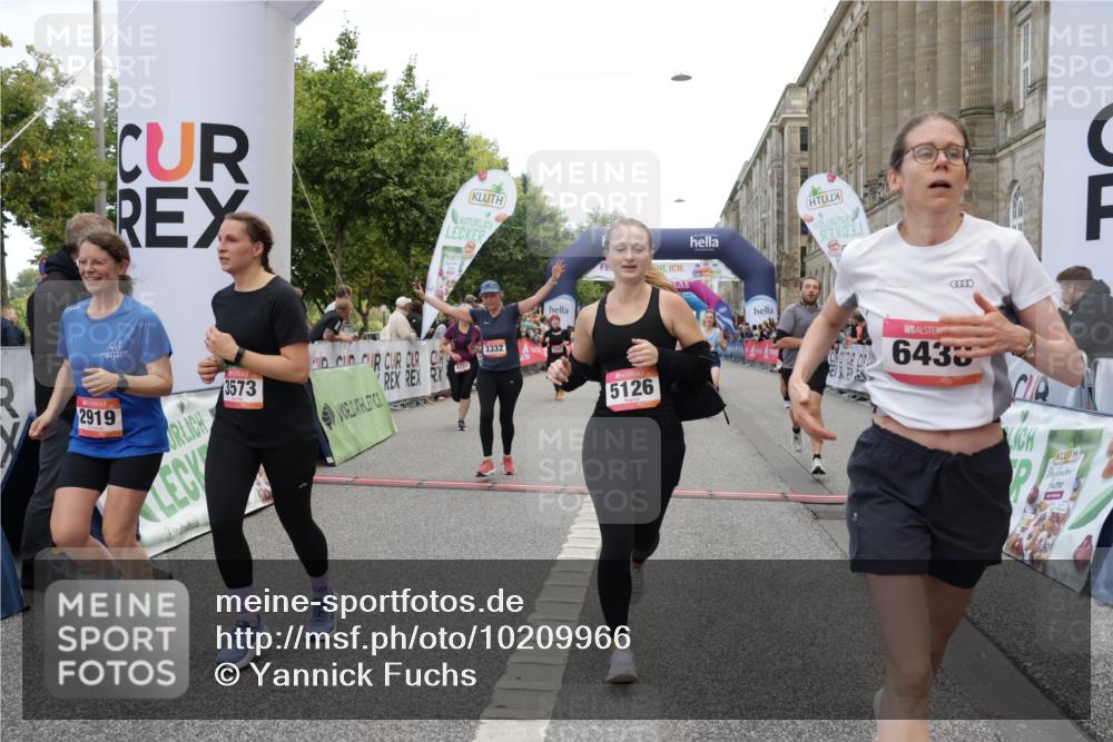 06.09.2026 - CURREX Alsterlauf Yannick Fuchs http://msf.ph/oto/10209966 06.09.2026 10:09:21 Ziel 2082, 2201, 2466, 2919, 3332, 3573, 4222, 4815, 5084, 5126, 5171, 5241, 5758, 5794, 5913, 6070, 6263, 8076, 8294 meine-sportfotos.de