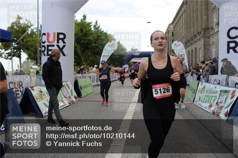 06.09.2026 - CURREX Alsterlauf Yannick Fuchs http://msf.ph/oto/10210144 06.09.2026 10:09:21 Ziel 2082, 2201, 2466, 2919, 3332, 3573, 4222, 4815, 5084, 5126, 5171, 5241, 5758, 5794, 5913, 6070, 6263, 8076, 8294 meine-sportfotos.de