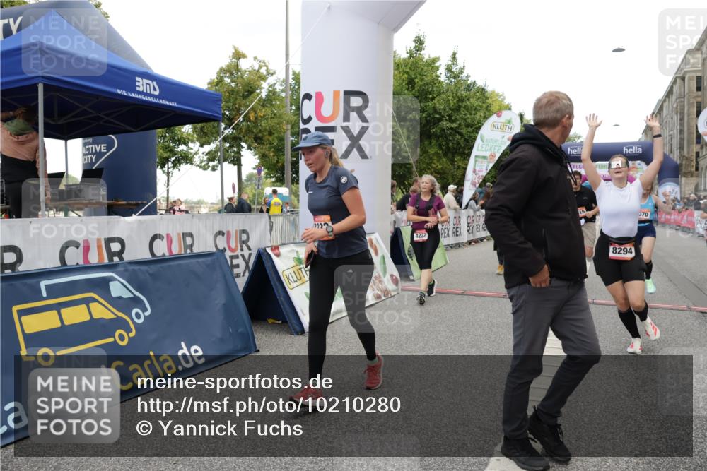 06.09.2026 - CURREX Alsterlauf Yannick Fuchs http://msf.ph/oto/10210280 06.09.2026 10:09:23 Ziel 2082, 2201, 2466, 2919, 3332, 3573, 4222, 4815, 5084, 5126, 5171, 5241, 5913, 6070, 8076, 8271, 8294 meine-sportfotos.de