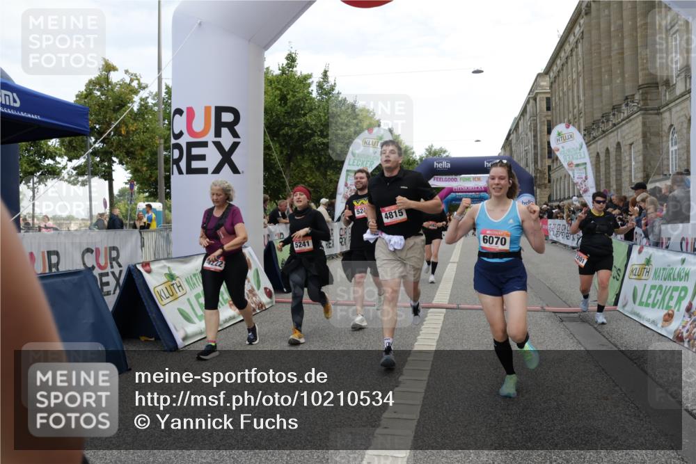 06.09.2026 - CURREX Alsterlauf Yannick Fuchs http://msf.ph/oto/10210534 06.09.2026 10:09:24 Ziel 2082, 2201, 2466, 2919, 3332, 3573, 4222, 4815, 5126, 5241, 6070, 8076, 8271, 8294 meine-sportfotos.de