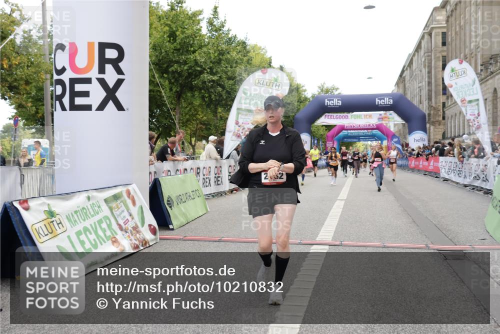 06.09.2026 - CURREX Alsterlauf Yannick Fuchs http://msf.ph/oto/10210832 06.09.2026 10:09:27 Ziel 2082, 2201, 2466, 2707, 2919, 3332, 3573, 4222, 4280, 4328, 4536, 4815, 4986, 5126, 5241, 6070, 8271, 8294 meine-sportfotos.de