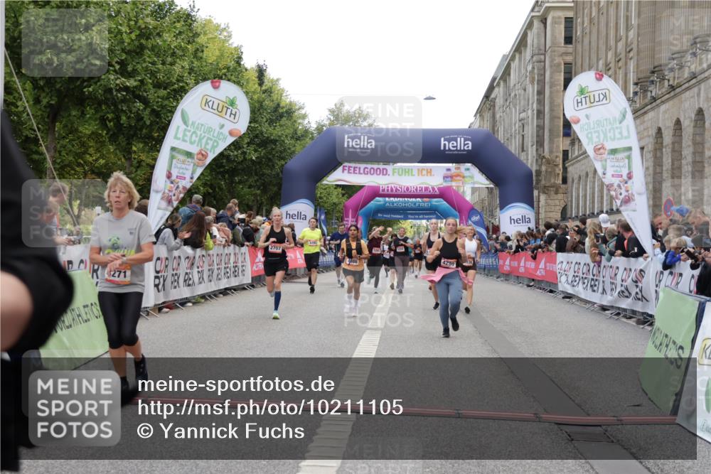 06.09.2026 - CURREX Alsterlauf Yannick Fuchs http://msf.ph/oto/10211105 06.09.2026 10:09:28 Ziel 2082, 2201, 2466, 2707, 3332, 4222, 4280, 4328, 4536, 4815, 4986, 5241, 6070, 8271, 8294 meine-sportfotos.de