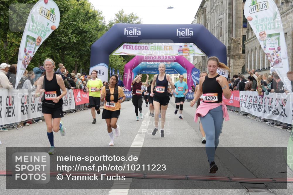 06.09.2026 - CURREX Alsterlauf Yannick Fuchs http://msf.ph/oto/10211223 06.09.2026 10:09:30 Ziel 2082, 2201, 2707, 2742, 4222, 4280, 4328, 4536, 4815, 4986, 5241, 5259, 5260, 6070, 6492, 8271, 8294 meine-sportfotos.de