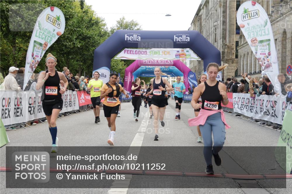 06.09.2026 - CURREX Alsterlauf Yannick Fuchs http://msf.ph/oto/10211252 06.09.2026 10:09:30 Ziel 2082, 2201, 2707, 2742, 4222, 4280, 4328, 4536, 4815, 4986, 5241, 5259, 5260, 6070, 6492, 8271, 8294 meine-sportfotos.de