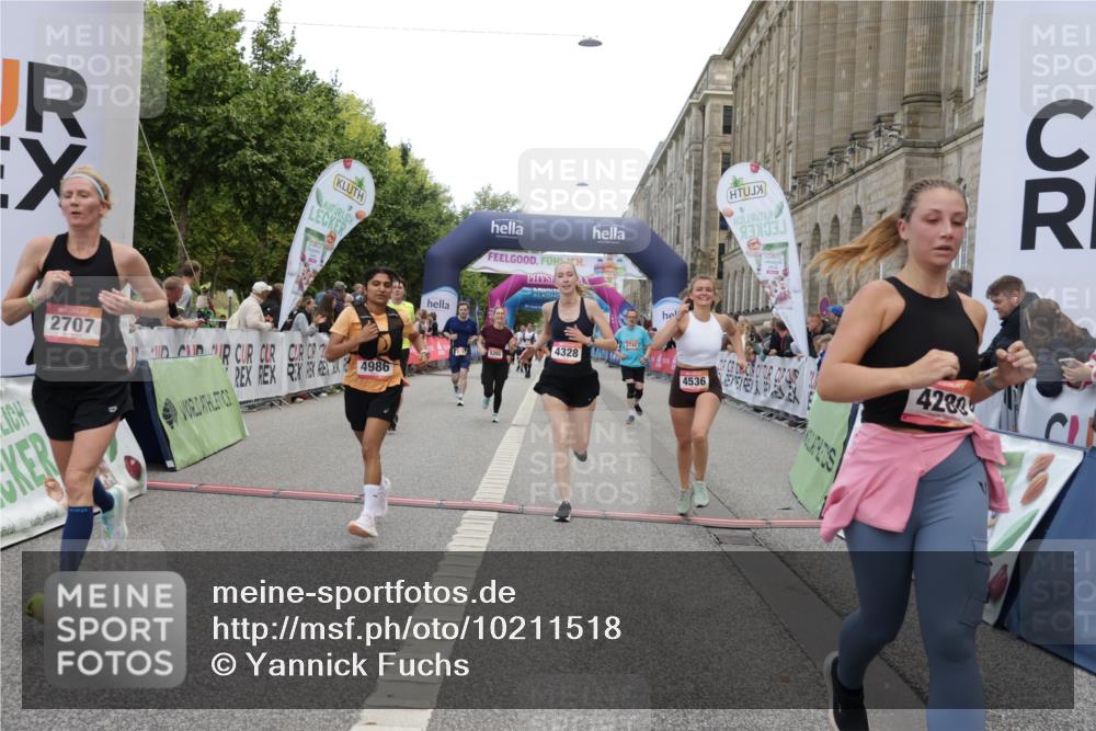 06.09.2026 - CURREX Alsterlauf Yannick Fuchs http://msf.ph/oto/10211518 06.09.2026 10:09:32 Ziel 2082, 2707, 2742, 4138, 4280, 4328, 4536, 4986, 5259, 5260, 6278, 6492, 8271 meine-sportfotos.de