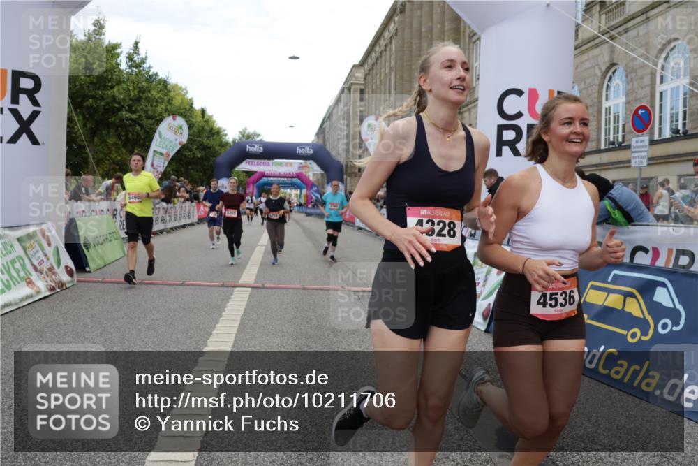 06.09.2026 - CURREX Alsterlauf Yannick Fuchs http://msf.ph/oto/10211706 06.09.2026 10:09:33 Ziel 2082, 2707, 2742, 4138, 4280, 4328, 4536, 4986, 5259, 5260, 6278, 6492, 8271 meine-sportfotos.de